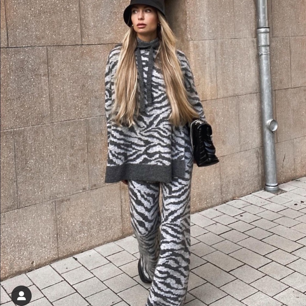 Zara Set - Animal Jacquard Wool and Alpaca Blend Sweatshirt & Pants - Picture 1 of 16